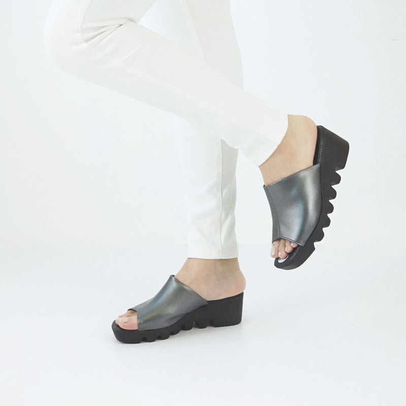 No.8104A Wave Sole Sandal