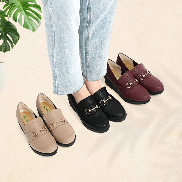 No.3090 Stable Heel Metal Buckle Pumps