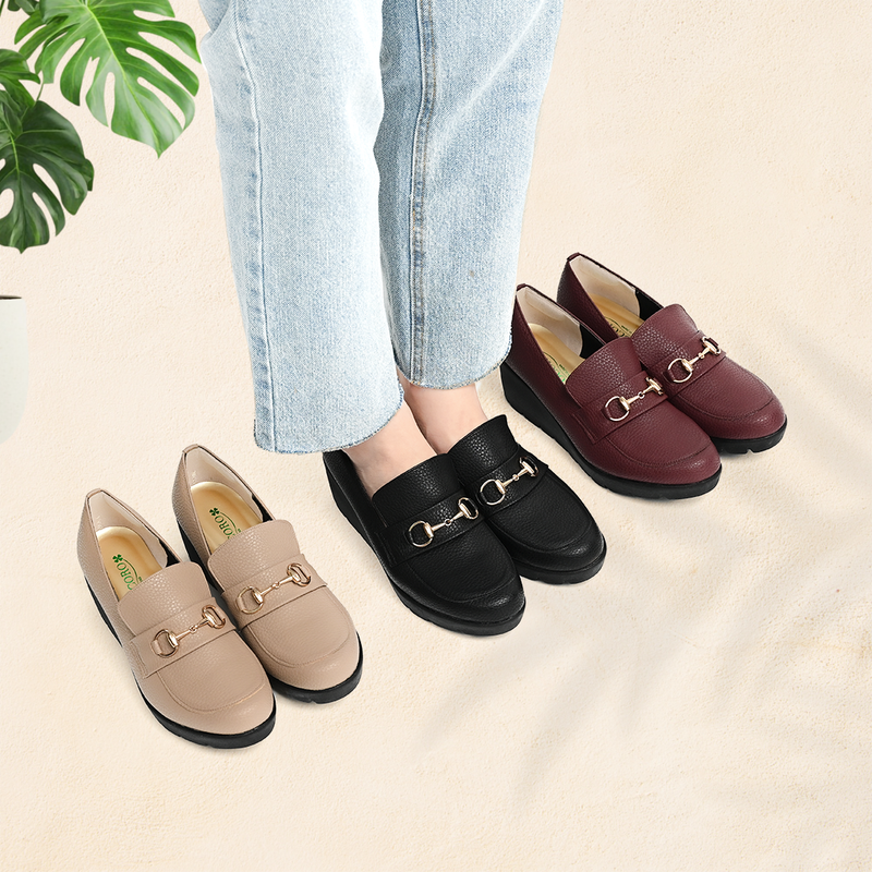 No.3090 Stable Heel Metal Buckle Pumps